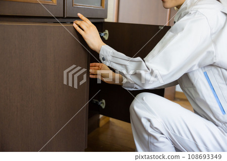 工作服的女人 工作服的女人 108693349