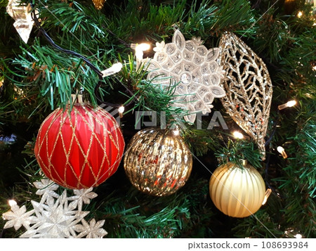 round ornament round ornament 108693984