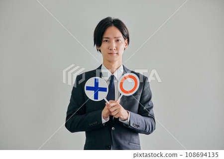 一位男律師在白人背景下決定合法或非法 108694135