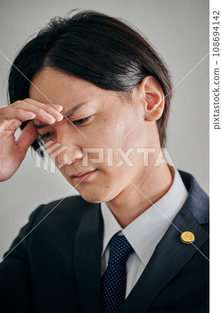 male lawyer with hand on head 108694142