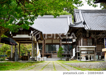 No. 33 Temple Takafukuyama Happiness Temple Sekeiji Temple (main hall) [Kochi City, Kochi Prefecture] 108694864