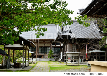 No. 33 Temple Takafukuyama Happiness Temple Sekeiji Temple (main hall) [Kochi City, Kochi Prefecture] 108694866