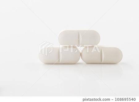 Close-up of a white pills or capsules. Food supplements in the form of pills or capsules. Close-up of a white pills or capsules. Food supplements in the form of pills or capsules. 108695540