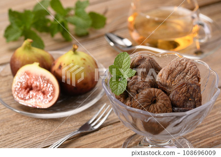 Dried figs old board background Dried figs old board background 108696009