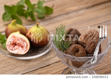 Dried figs old board background Dried figs old board background 108696012