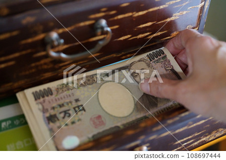 抽屜裡的錢，抽屜裡的存款 108697444