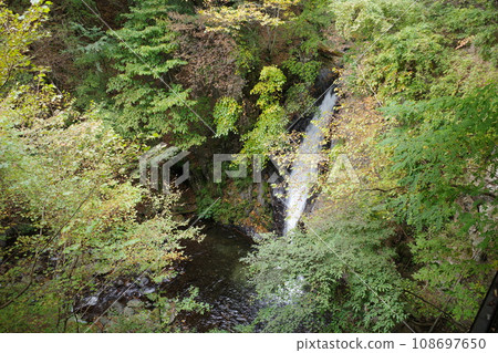 Shiraga Falls in Itashiki Valley Shiraga Falls in Itashiki Valley 108697650