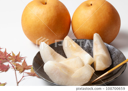 Autumn fruit Niitakanashi, a pear loved by both adults and children Autumn fruit Niitakanashi, a pear loved by both adults and children 108700659