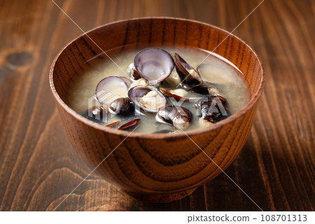 Shijimino miso soup Shijimino miso soup 108701313