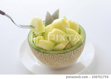 Cut melon 108701759