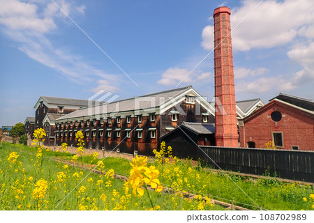 A photo of a sake brewery in Fushimi Ward, Kyoto City, where rape blossoms are blooming, heralding the arrival of spring. A photo of a sake brewery in Fushimi Ward, Kyoto City, where rape blossoms are blooming, heralding the arrival of spring. 108702989
