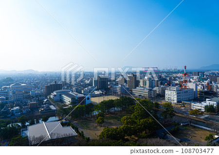 [Japan's 100 Famous Castles] Marugame Castle, towards Tadotsu Town seen from the main castle, Marugame City, Kagawa Prefecture 108703477