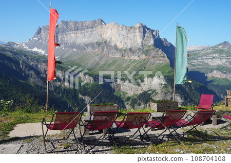 從法國的山間小屋看到阿爾卑斯山的雄偉山脈 108704108