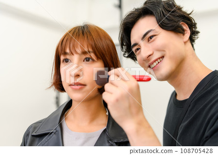 Male makeup artist's workplace 108705428