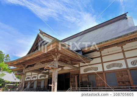 東北、平泉、石山中尊寺中心的大型正殿建築形象 - 岩手縣平泉町 (3) 108705605