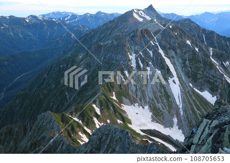 北阿爾卑斯山北穗高山至矢鹿岳的山脊線 北阿爾卑斯山北穗高山至矢鹿岳的山脊線 108705653
