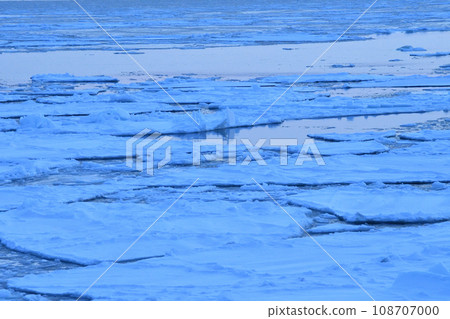 Drift ice cruise, Abashiri, Hokkaido 108707000