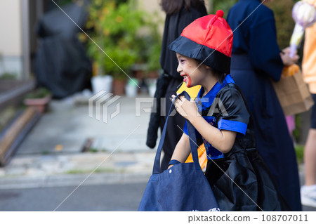 Cute children enjoying Halloween Cute children enjoying Halloween 108707011