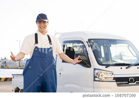 A young fisherman working at a fishing port 108707100