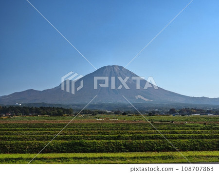 從大山西側的上田正治攝影博物館附近眺望秋天的大山 108707863