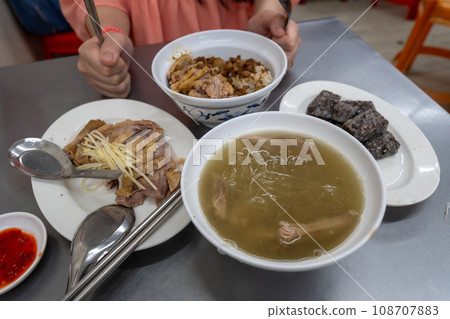 Duck rice, meat and soup 108707883