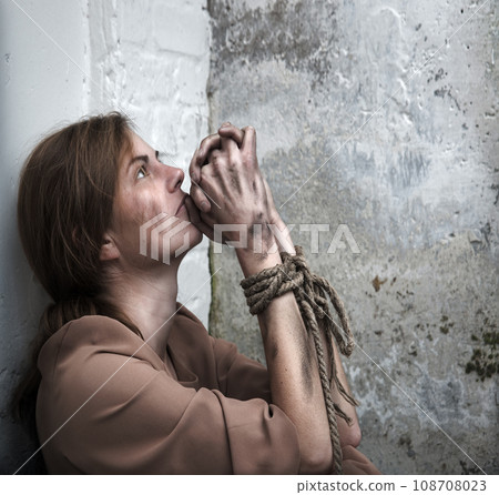 The bound prisoner sit on the floor 108708023