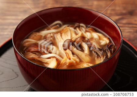 蘑菇燉烏龍麵 108708753