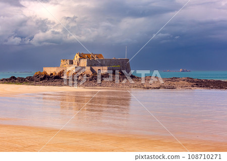 Embankment and beach, Saint-Malo, Brittany, France 108710271