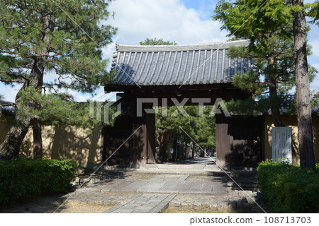 Daitokuji Temple South Gate Murasakino, Kita Ward, Kyoto City 108713703