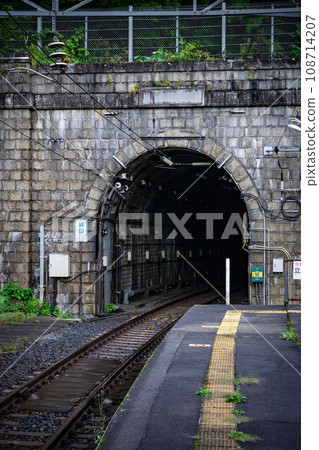 tunnel beyond the platform tunnel beyond the platform 108714207