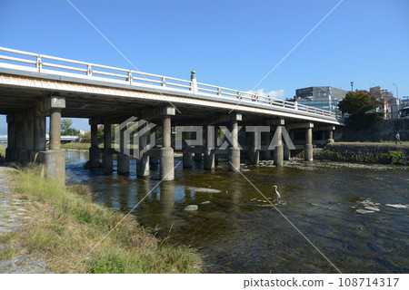 Sanjo Ohashi Bridge, Kamogawa, Higashiyama Ward, Kyoto City 108714317