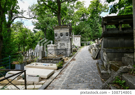 Paris, France. June 30 2022. The characteristic and historic cemetery of Pere-Lachaise, shot of one of the cobbled paths. 108714801