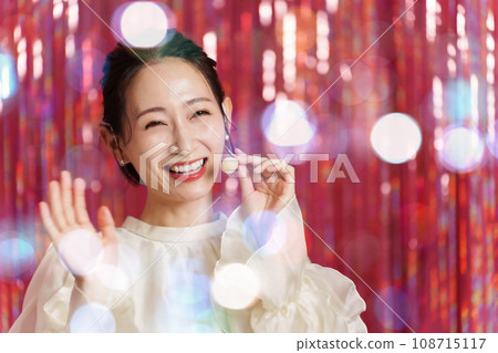 女偶像登台獻唱 女偶像登台獻唱 108715117