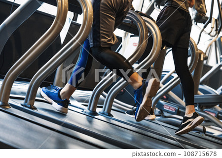 健身房跑步機 108715678