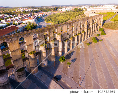 Aqueduct in old city of Elvas. Portugal 108718165
