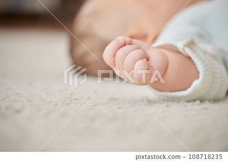 嬰兒的手 育兒 育兒 嬰兒 嬰兒的手 育兒 育兒 嬰兒 108718235