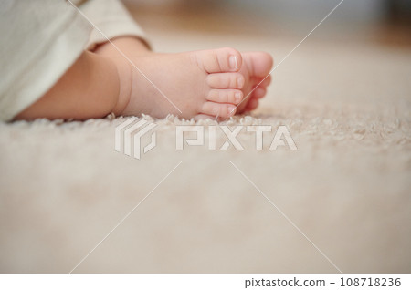 嬰兒的腳 兒童照顧 兒童照顧 嬰兒 嬰兒的腳 兒童照顧 兒童照顧 嬰兒 108718236
