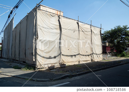拆除建築工地的隔音板 拆除建築工地的隔音板 108718586