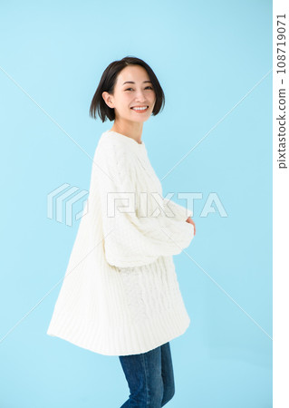 Portrait woman blue background vertical Portrait woman blue background vertical 108719071