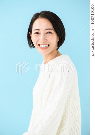 Portrait woman blue background vertical Portrait woman blue background vertical 108719100