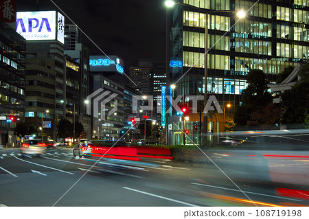 Evening view of Sotobori Dori and Sannoshita intersection Urban landscape (November 2023) Evening view of Sotobori Dori and Sannoshita intersection Urban landscape (November 2023) 108719198