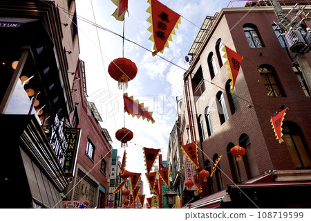 Nanjing Street in Kobe during the Chinese New Year Festival, view of Nanjing East Road looking west, Chuo Ward, Kobe City Nanjing Street in Kobe during the Chinese New Year Festival, view of Nanjing East Road looking west, Chuo Ward, Kobe City 108719599