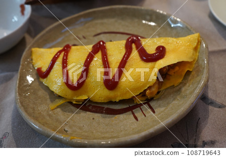 Ugly omelet rice 108719643