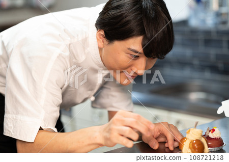 Pastry chef who makes sweets Photography cooperation "Western confectionery shop sentiment" 108721218