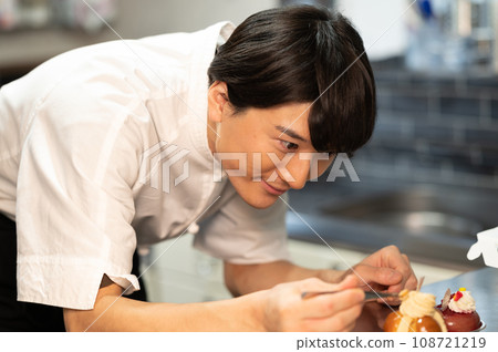 Pastry chef who makes sweets Photography cooperation "Western confectionery shop sentiment" 108721219