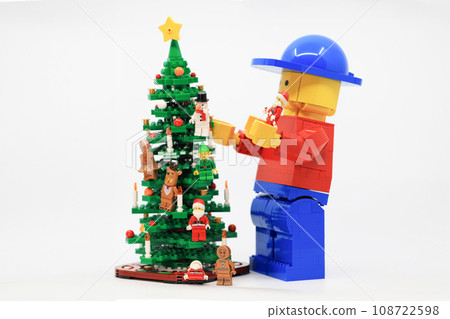 giant man help to decorate the christmas tree in Christmas party. giant man help to decorate the christmas tree in Christmas party. 108722598