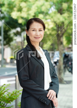 商業女性肖像 108722947