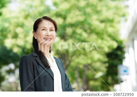Business female portrait 108722950
