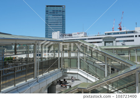 In front of Shizuoka Station south exit, station building and pedestrian deck, Shizuoka City 108723400