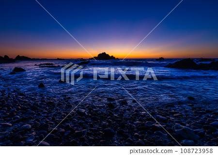 [Niigata Prefecture/Sado/Aikawa] Nanaura Coast, a scenic spot for sunsets 108723958